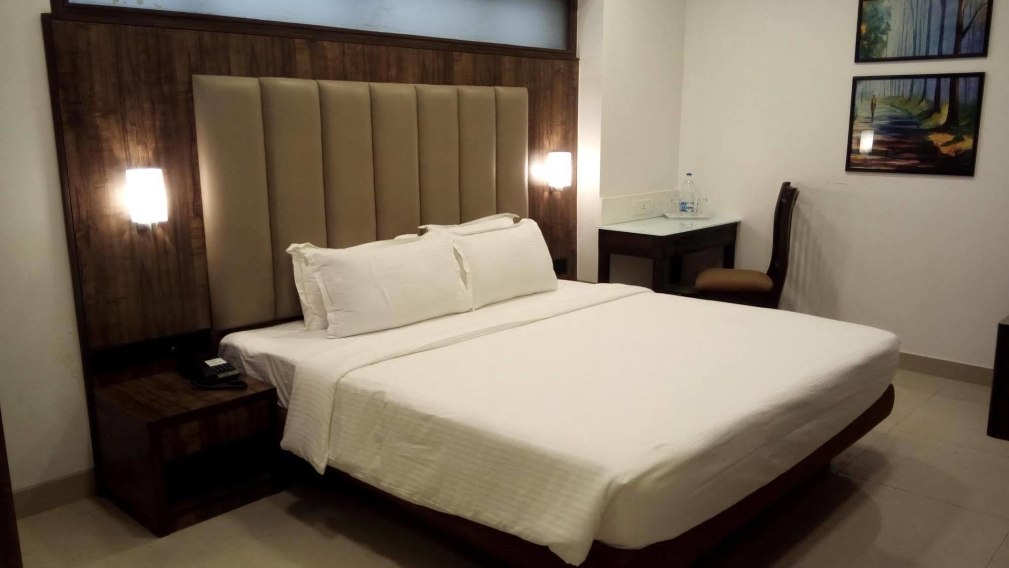 Golden Chariot The Boutique Hotel Βομβάη Εξωτερικό φωτογραφία